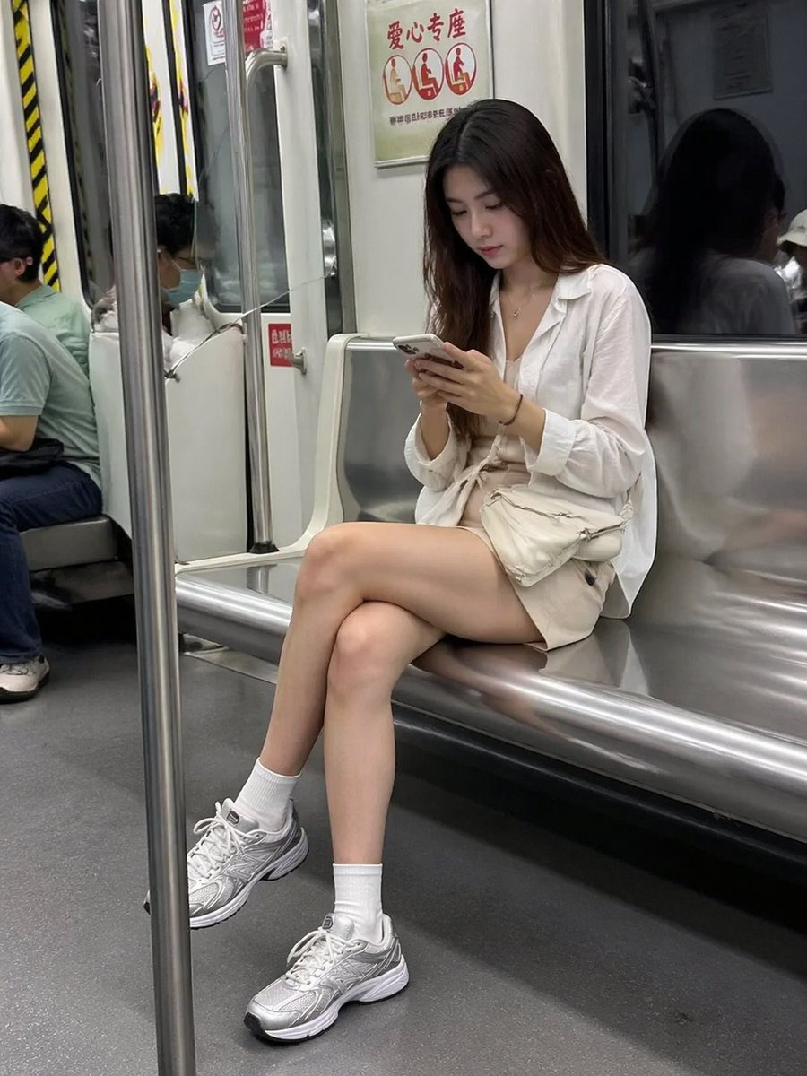 地铁手机抓拍人像